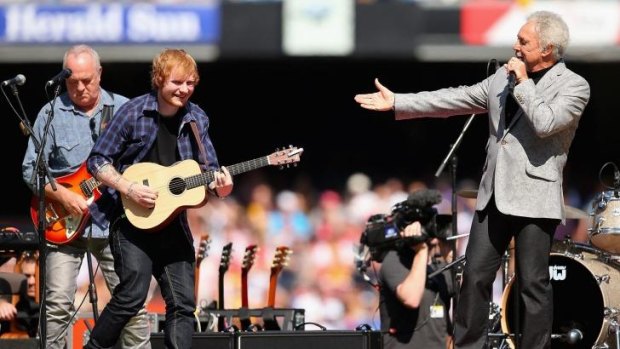 Ed Sheeran and Tom Jones perform together.