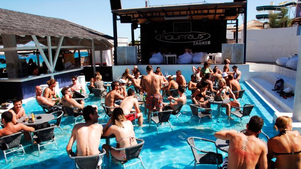 水生酒吧,Pag岛,克罗地亚。