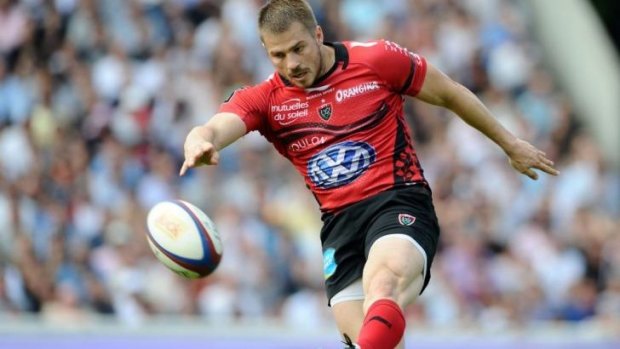 Former Wallaby Drew Mitchell makes a clearing kick for Toulon.