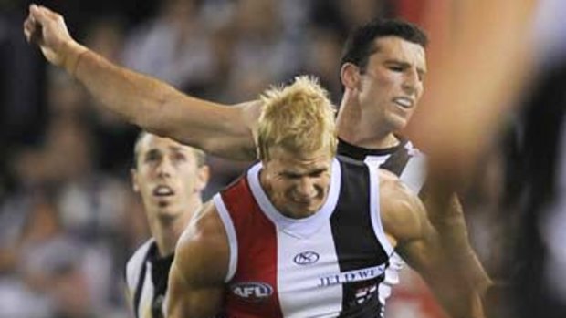 Nick Riewoldt injures his leg in the clash with Collingwood.
