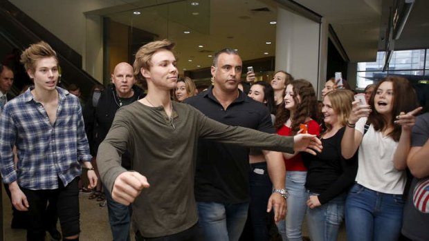 5 Seconds of Summer's Ashton Irwin and Luke Hemmings arrive at Sydney airport on April 28, 2014.