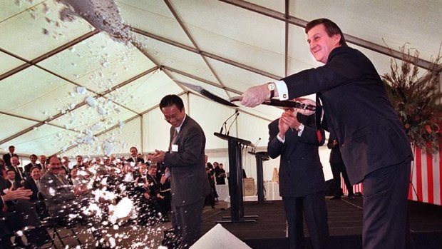 Jeff Kennett, then the Premier of Victoria, throws sand over the waiting media as he launches the start of construction to CityLink in 1996.