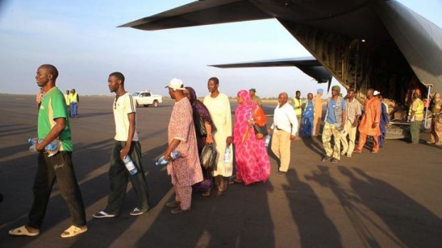 People held hostage in Kidal arrive in Bamako after their release.