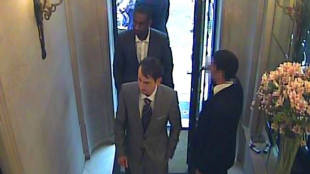 The two men enter Graff Jewellers in London.