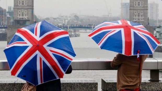 Welcome to the UK: One hundred "premium" visas should be auctioned each year, the panel said.