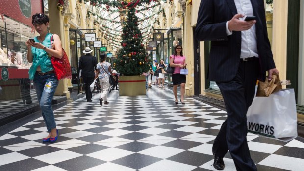 As Christmas day gets nearer shoppers get busier. Photo by 