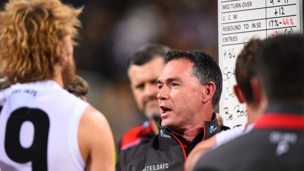 St Kilda coach Alan Richardson address his players during their last match for 2015. 