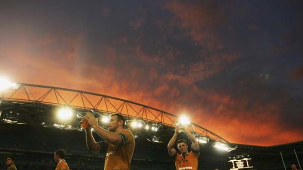 Afternoon delight ... the Wallabies salute the crowd as the sun sets over the then Telstra Stadium in 2005. They had just beaten Samoa 74-7.