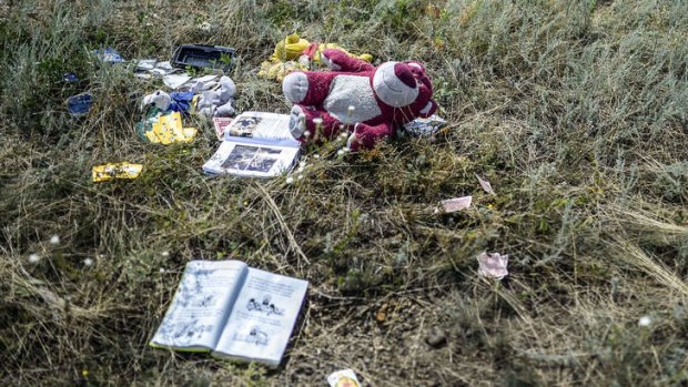 Some possessions of MH17 victims that were originally taken from the crash site have been returned.