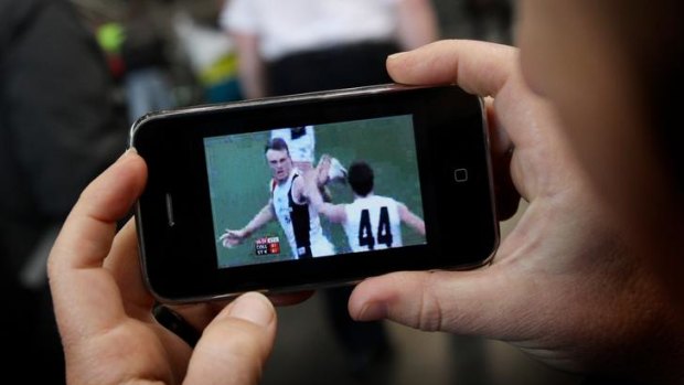 Telstra and Optus are both offering ways to watch AFL matches on the go.