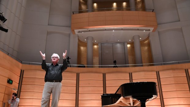 Conductor Richard Gill: "I just want to encourage the idea of singing."