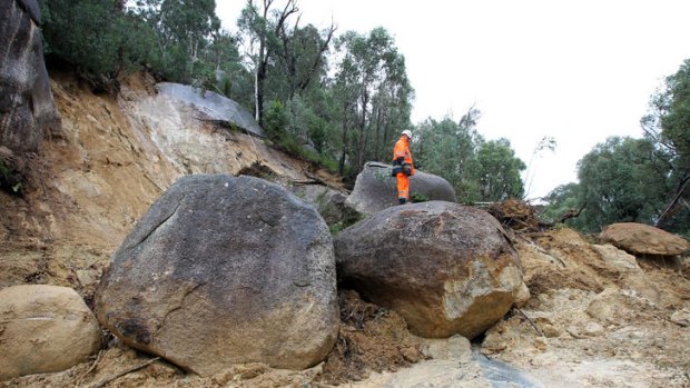 Four large boulders fell off the side of Mount Buffalo, blocking access to the road and trapping a group of school children, two couples, and the park ranger on the other side.