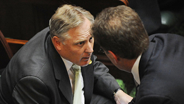 Andrew McIntosh confers with his leader, Ted Baillieu, yesterday.