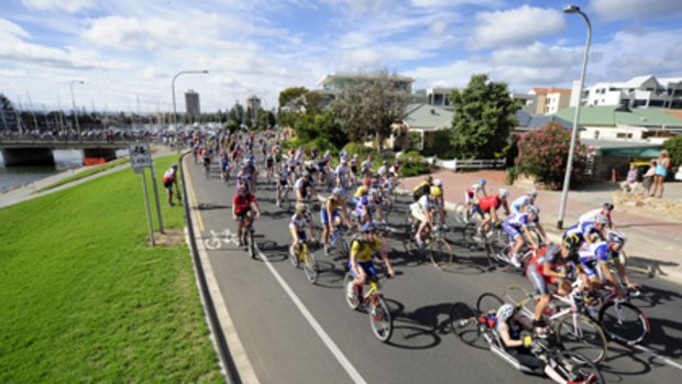 Lance Armstrong heads the front of the public peloton at Glenelg.