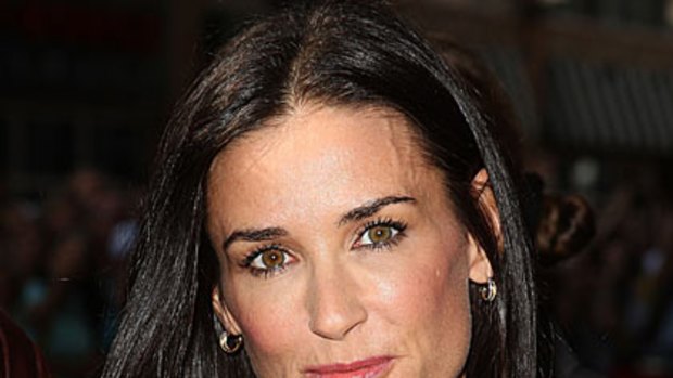 Helping hand ... Demi Moore alerts police to a potential suicide.