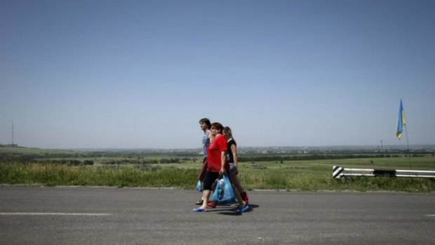 Residents leave the eastern Ukrainian town of Slaviansk.