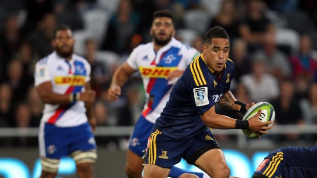 On the move: Aaron Smith of the Highlanders.