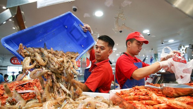 Sydney Fish Market expects to sell 500 tonnes of seafood in 12 hours on Friday.
