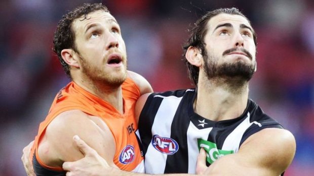 Shane Mumford and Brodie Grundy compete in the ruck.