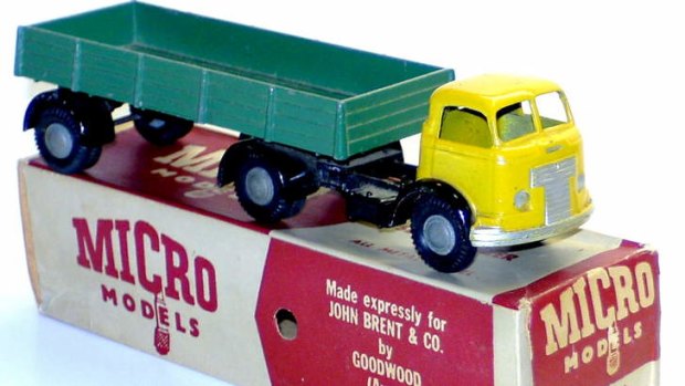This  Micro Models Commer articulated semi-trailer sold for $650 recently. This is thought to be the record for a Micro Model at auction.