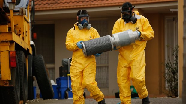 Police start to deconstruct a Meth lab in Rowville.