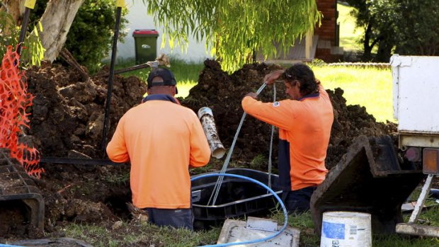 NBN Rollout: Liberals would let Testra have assets back.