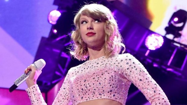 Taylor Swift was 'natural' and 'lovely' says rising Australian star Vance Joy.
