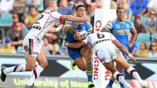 Reni Maitua of the Eels searches for an opening in the Warriors' defence.