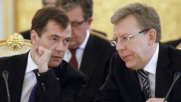 In a televised confrontation, President Dmitry Medvedev (left) demanded that Alexei Kudrin (right) explain his criticism of government policies or step down.