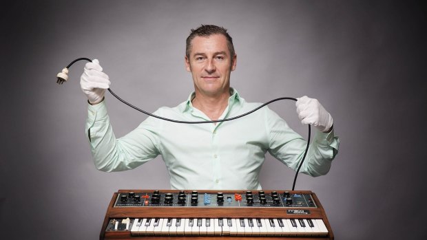 Vivaldi meets Moroder: Paul Dyer, artistic director of the Brandenburg Orchestra, will bring synthesisers to the concert hall. 