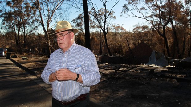 At least a dozen householders have started clearing their own bushfire-damaged homes, Blue Mountains Bushfire Recovery Coordinator Phil Koperberg says.
