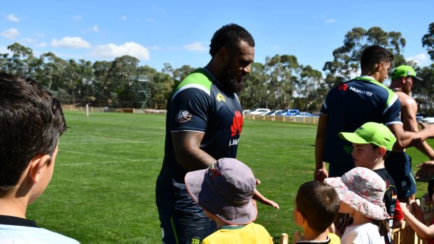 Canberra Raiders player Junior Paulo meet fans at the Canberra Region Rugby League junior registration day.