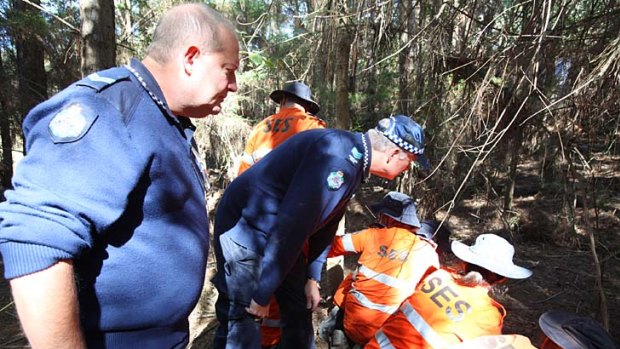 Police and SES volunteers work their way through dense bushland at Beerwah on Queensland's Sunshine Coast in the ongoing search for the remains of Daniel Morcombe.