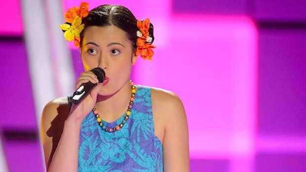 Kiyomi Vella sings <i>1,2,3,4</i> by Feist and makes it onto Team Joel.