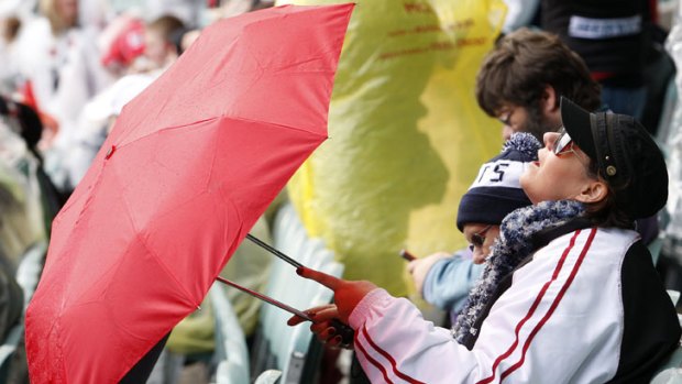 Fans could be reaching for their brollies at this year's Grand Final - like they were in 2009.