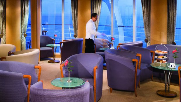 The lounge of the Silversea Silver Whisper