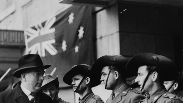 Robert Menzies inspecting the Australian Guard of Honor, during a visit to the Ministry of Information, London, 1941. 
