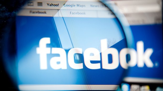 New social media guidelines tell public servants not to criticise the government by "liking" posts on Facebook.