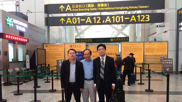 Professor Feng at the Guangzhou Airport on Saturday afternoon with his lawyers Chen Jingxue (at left) and Liu Hao (at right).