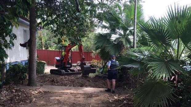 Police excavating the front yard of a Goodna property where $300,000 was found buried. Photo: Kath Landers/Nine News, via Twitter.