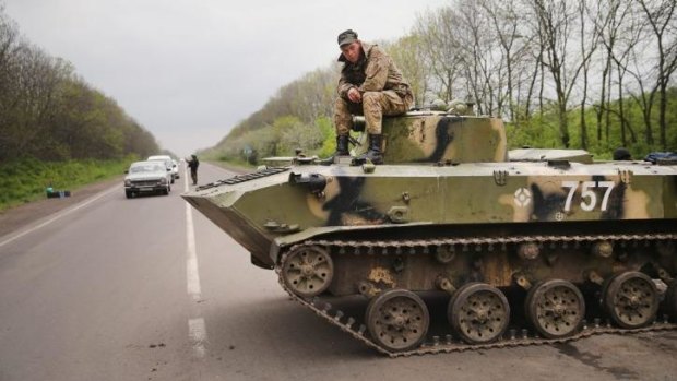 Ukrainian soldiers man a roadblock near Slaviansk.