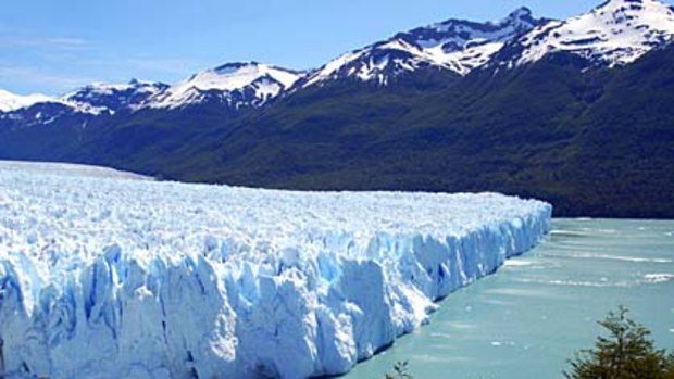 Freeze frame ... Perito Moreno Glacier.