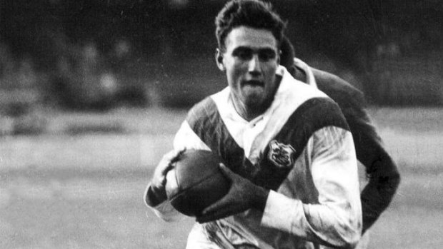 The prince of centres: Reg Gasnier in action for St George.