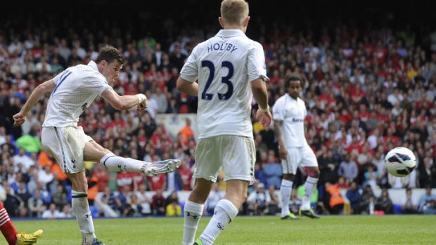 Gareth Bale scores to keep Tottenham's hopes of qualifying for Champions League alive.