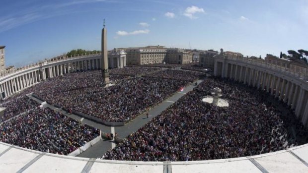 A large crowd of more than 100,000 filled St Peter's Square for the Easter Mass celebrated by Pope Francis.