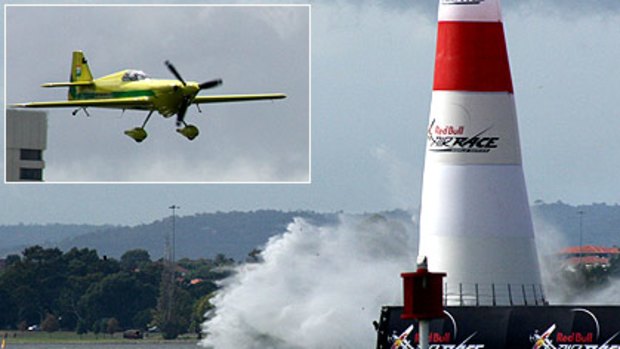 Adilson Kindlemann's plane crashes into the Swan River during a training session ahead of the Red Bull Air Race in Perth this weekend.