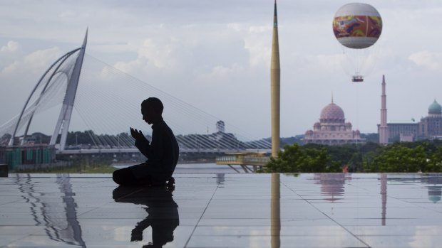 As the Islamic holiday of Ramadan begins in Malaysia this week, the opposition parties have confirmed their coalition has fallen apart.