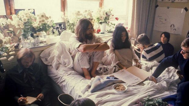 Ritchie Yorke (left) alongside John Lennon and Yoko Ono, Toronto, 1969.