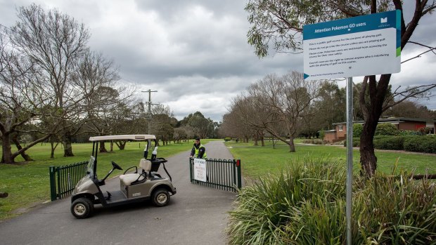 A security guard closes the gates to stop Pokemon Go gamers driving into the Glen Waverley Golf Course.