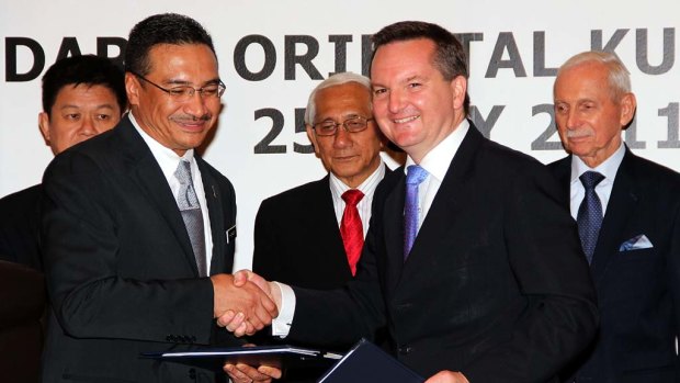 Malaysia Home Minister YB. Dato' Seri Hishammuddin Tun Hussein shakes hands with  Immigration Minister Chris Bowen after signing the Transfer and Settlement agreement.